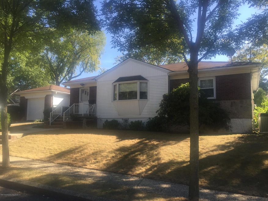 62 E Cheshire Place, Staten Island, NY 10301 - photo 1