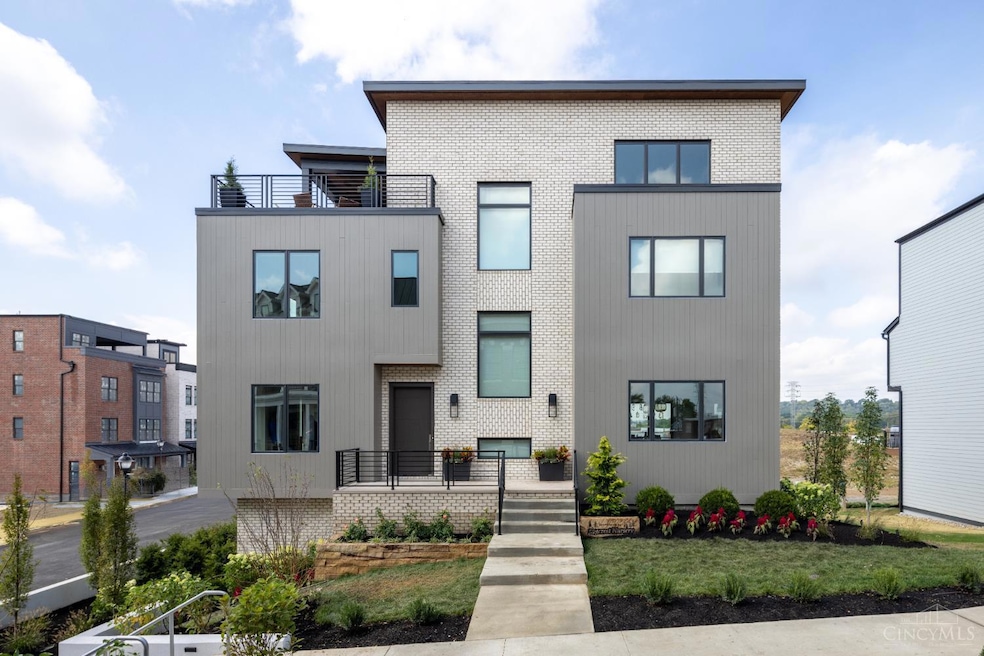 2920 Three Oaks Ln, Cincinnati, OH 45209 - photo 1