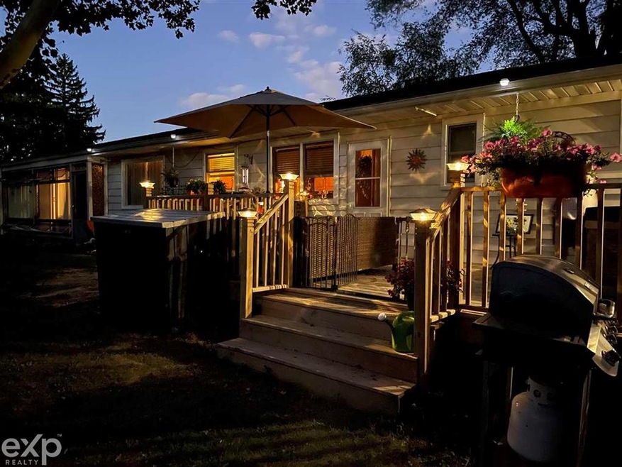 3044 Keith Dr, Flint, MI 48507 - photo 1