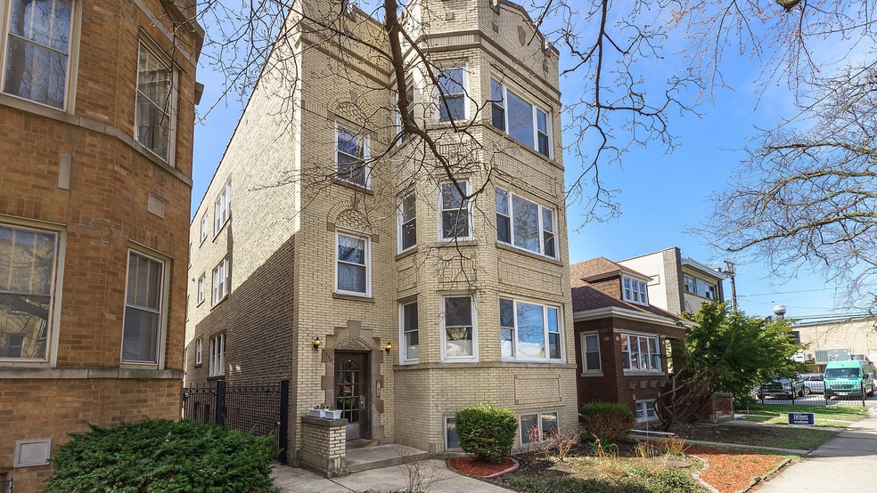 6336 N Rockwell St unit 2, Chicago, IL 60659 - photo 1