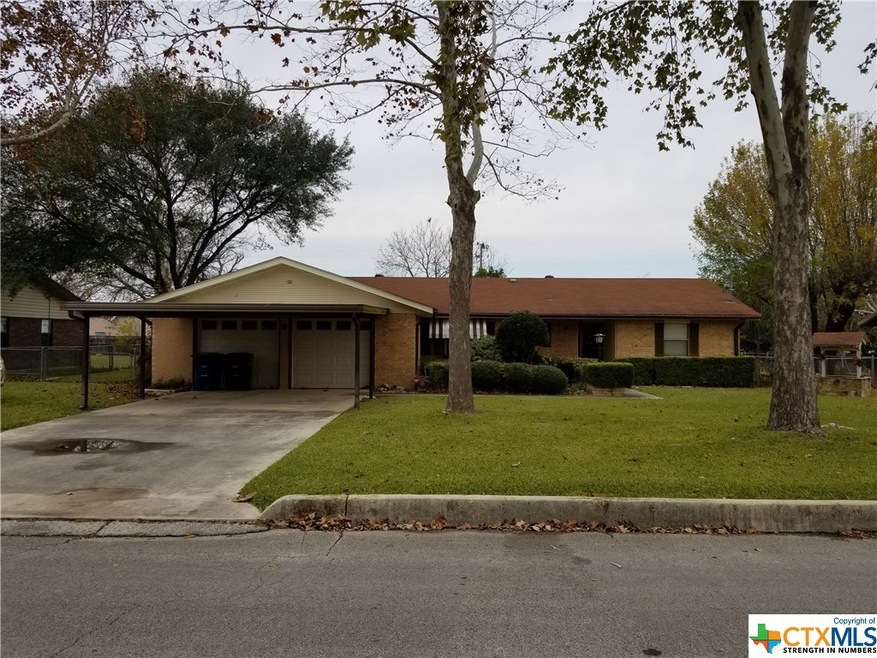 1379 River Acres Dr, New Braunfels, TX 78130 - photo 1