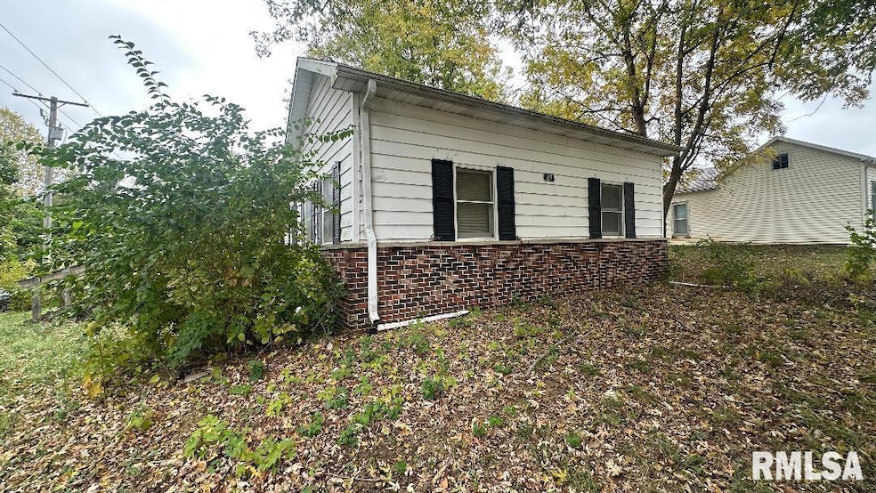 113 N Adams St, Clayton, IL 62324 - photo 1