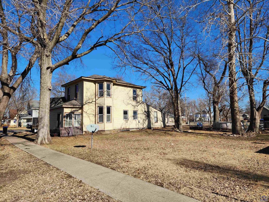 303 E Perry St, Rossville, KS 66533 - photo 1