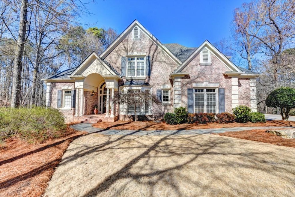 Private wooded Cul-de-sac home