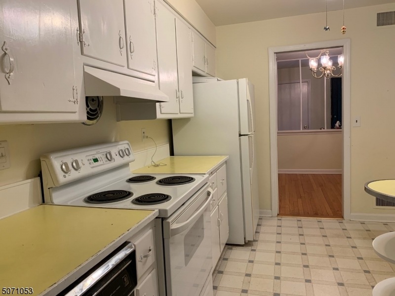 60 Fawnhill Rd, Upper Saddle River, NJ 07458 - photo 1