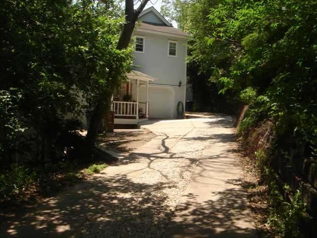 Exterior Front : nice duplex nests in a quiet cul-