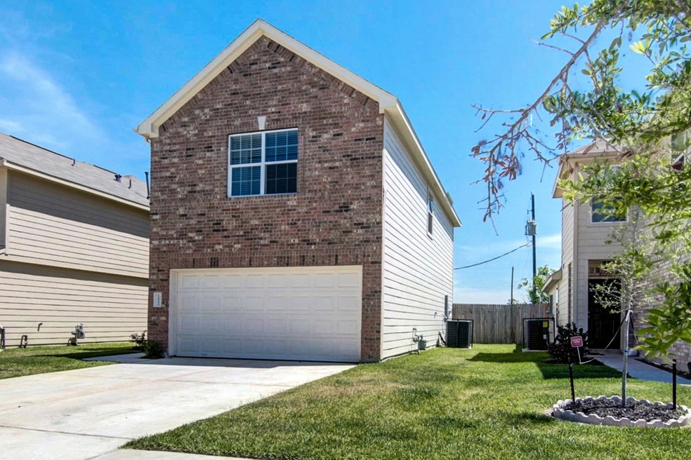 10942 Seneca St, Houston, TX 77016 - photo 1