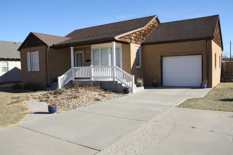 1004 S Van Buren St, Hugoton, KS 67951 - photo 1