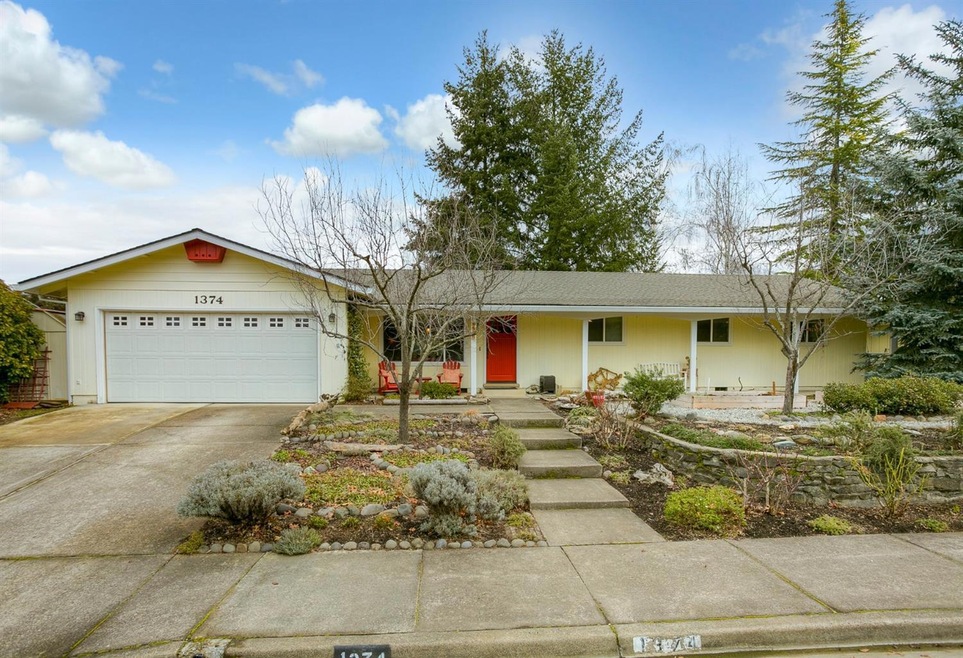 1374 Bonita Ave, Medford, OR 97504 - photo 1