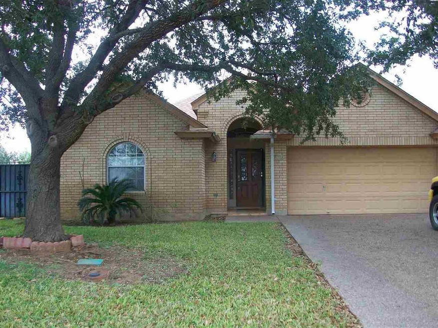 209 Blue Jay Ln, Laredo, TX 78045 - photo 1