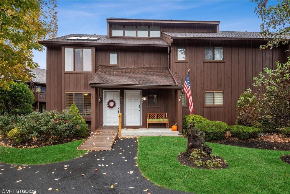 722 Panorama Dr unit 722, Mohegan Lake, NY 10547 - photo 1