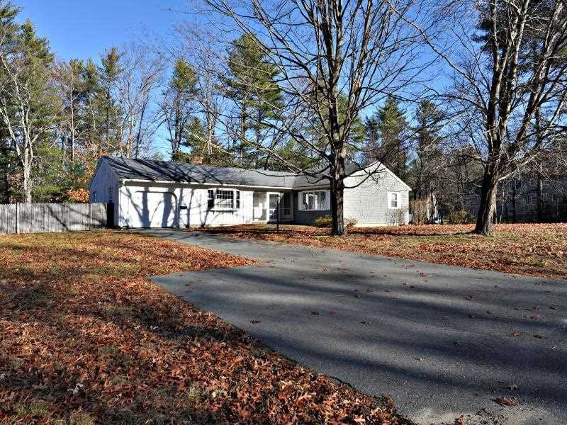 8 Little Nook Rd, Plaistow, NH 03865 - photo 1