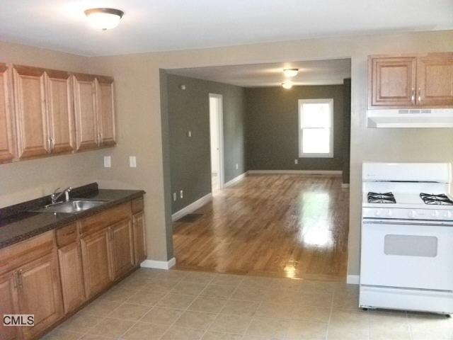 71 Hanover St, Bridgeport, CT 06604 - photo 1