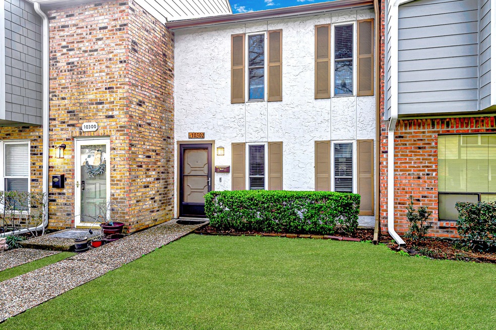 10302 Longmont Dr unit 42, Houston, TX 77042 - photo 1
