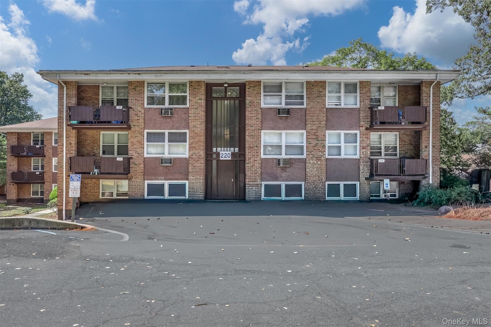 220 Kearsing Pkwy unit F, Monsey, NY 10952 - photo 1