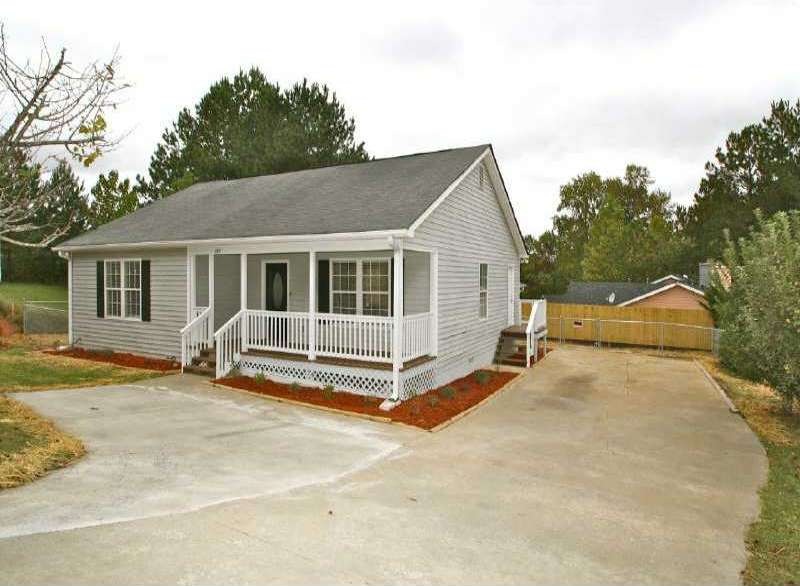 Exterior Front. Well mainted 3 bedroom traditional