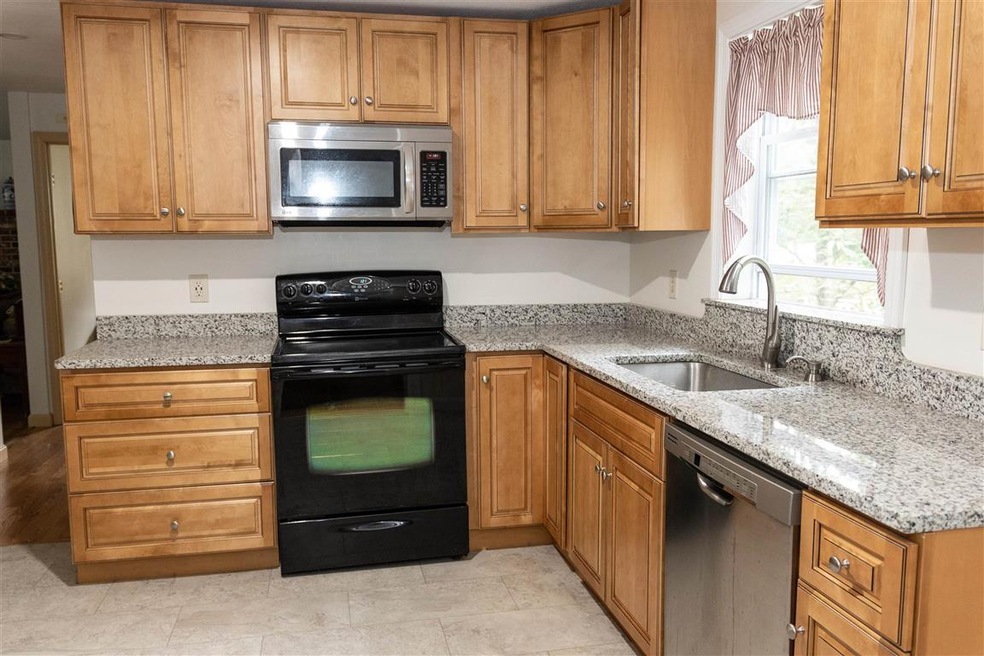 21 Raintree Dr, Londonderry, NH 03053 - photo 1