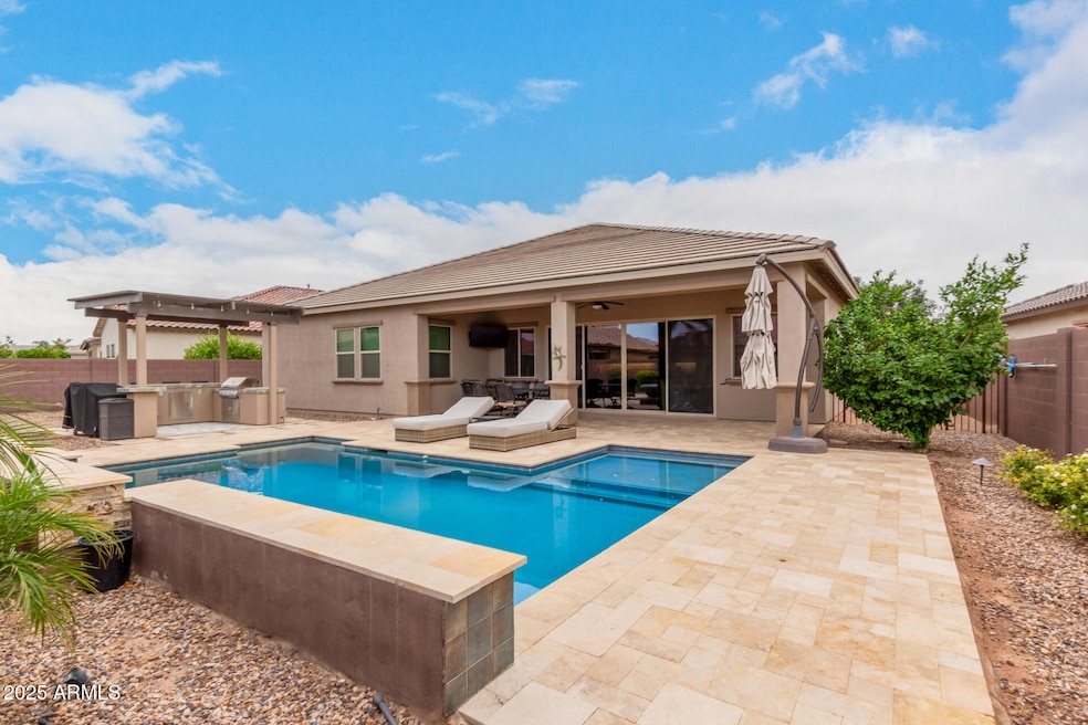 Under Contract $699,900