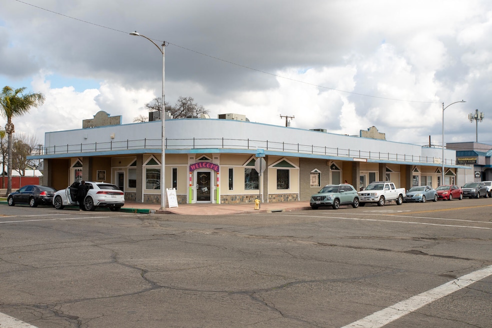 202 N L St, Tulare, CA 93274 - photo 1