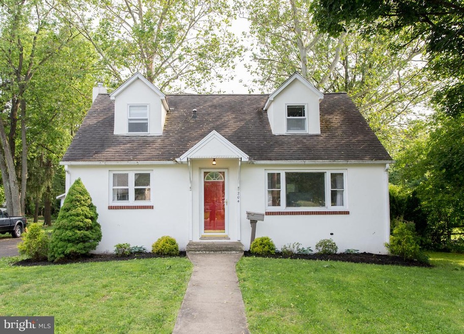 204 E Walnut St, Perkasie, PA 18944 - photo 1