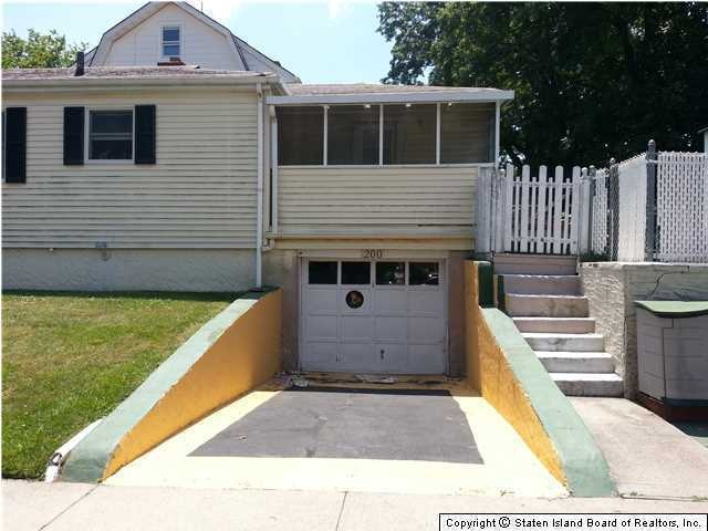 200 Locust Ave unit 1, Staten Island, NY 10306 - photo 1