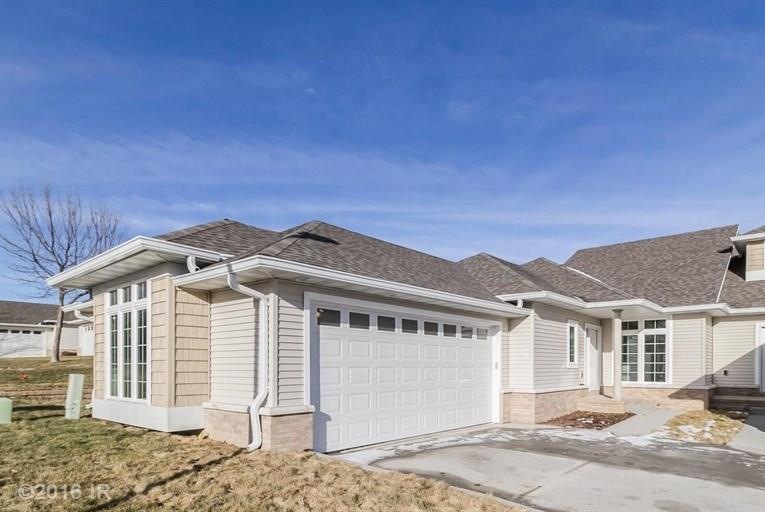 14190 Pinnacle Pointe Dr unit 90, Clive, IA 50325 - photo 1
