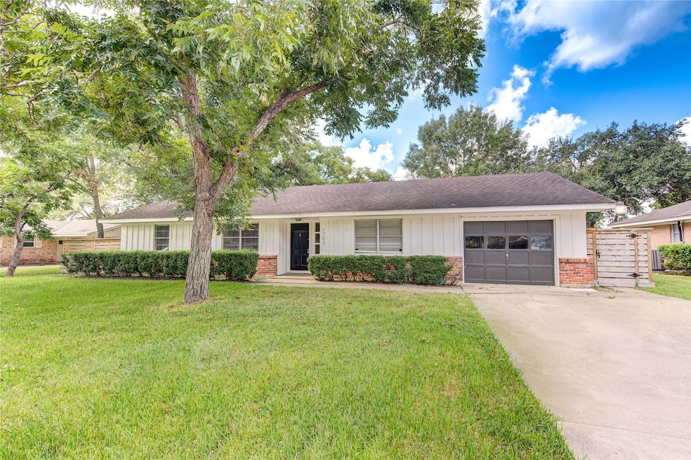 1702 Long Dr, Richmond, TX 77469 - photo 1