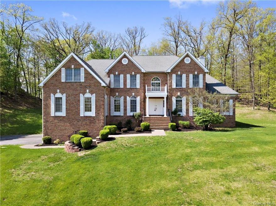 11 Red Oak Ln, Cortlandt Manor, NY 10567 - photo 1