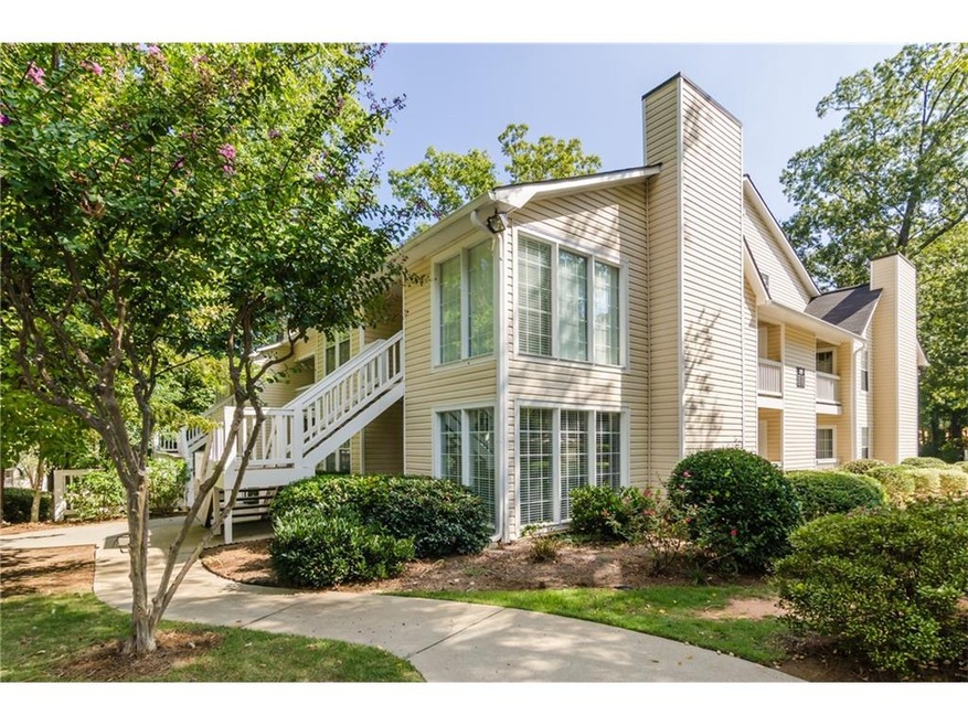Professionally landscaped Neighborhood!