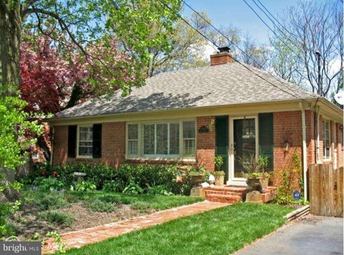 2939 Bryan St, Alexandria, VA 22302 - photo 1