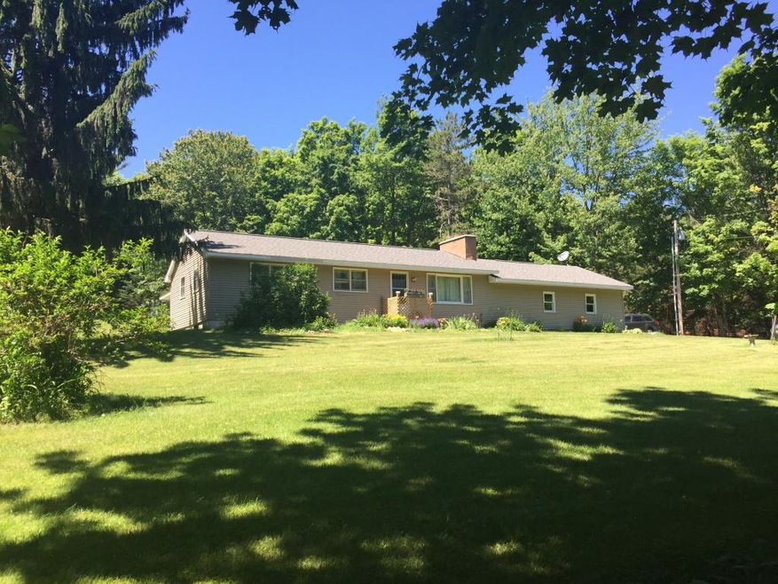 1014 W Mountain Rd, Shaftsbury, VT 05262 - photo 1