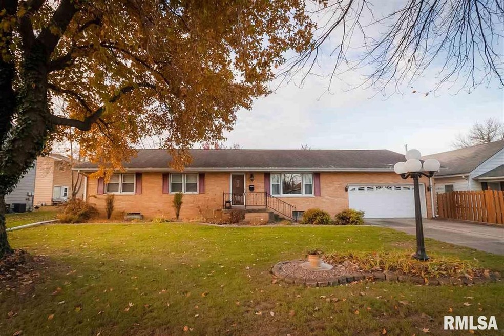 725 Decatur St, Lincoln, IL 62656 - photo 1