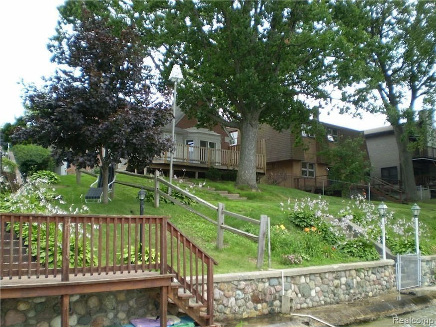 2913 Lansdowne Rd, Waterford, MI 48329 - photo 1