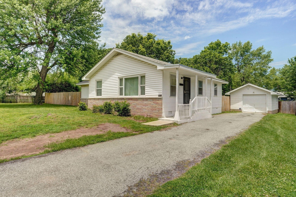 2021 W Olive St-4