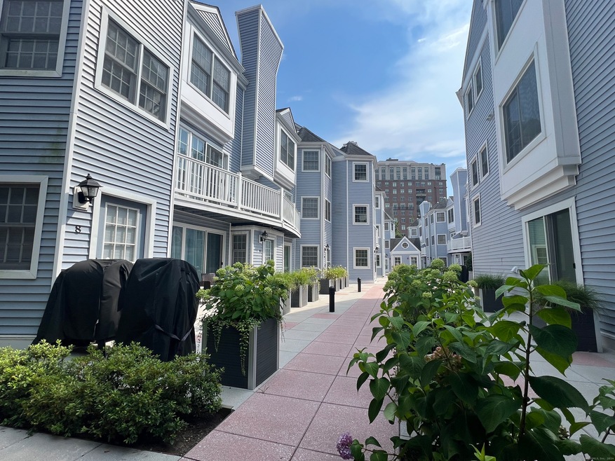 Well Maintained 118 Grove #8 to Parking Garage acc