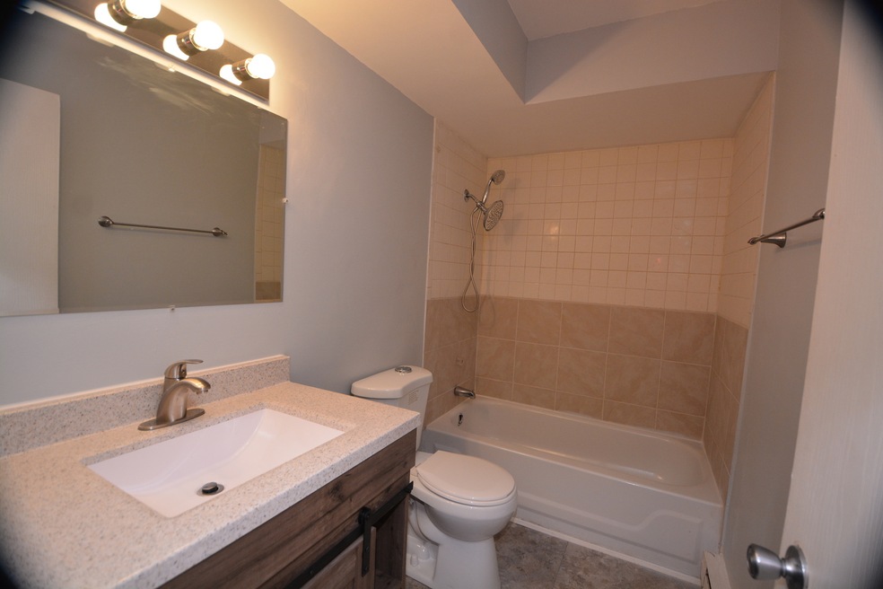 114 Harbor Dr unit 1B, Oswego, IL 60543 - photo 1