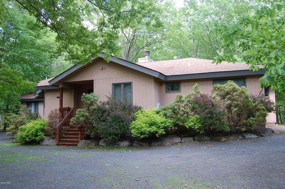 401 Canoe Brook Dr, Hawley, PA 18428 - photo 1