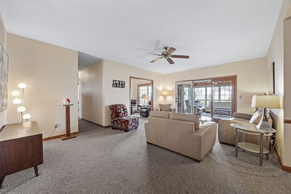 4745 Westchester Dr NE unit A, Cedar Rapids, IA 52402 - photo 1