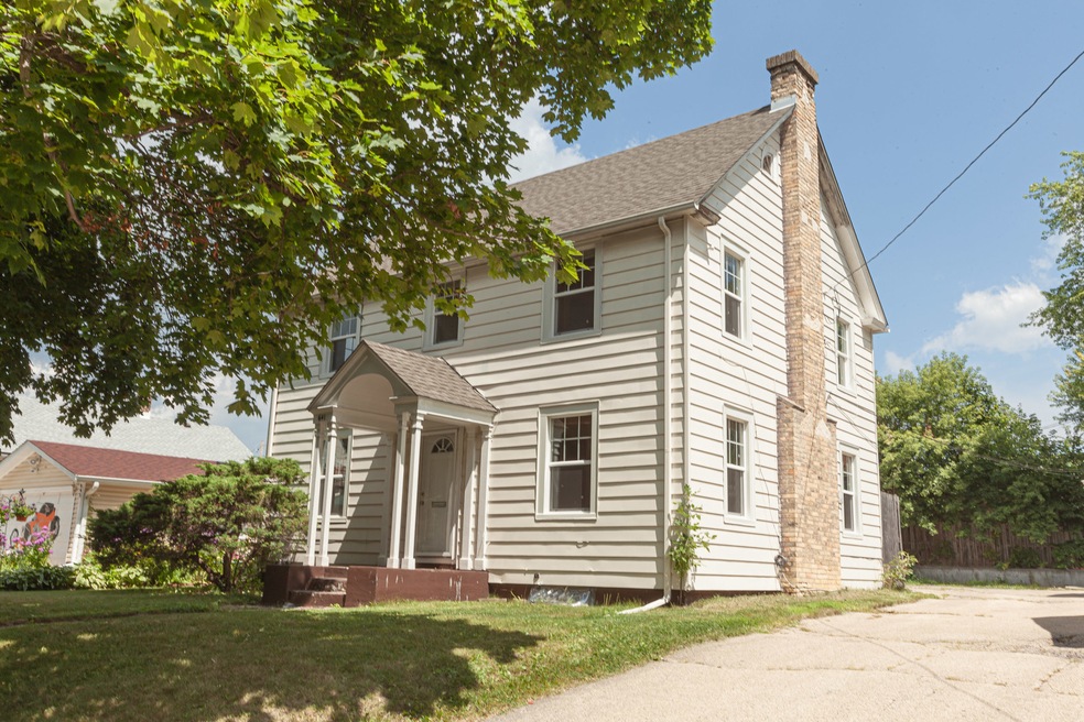 641 Yeoman St, Waukegan, IL 60085 - photo 1