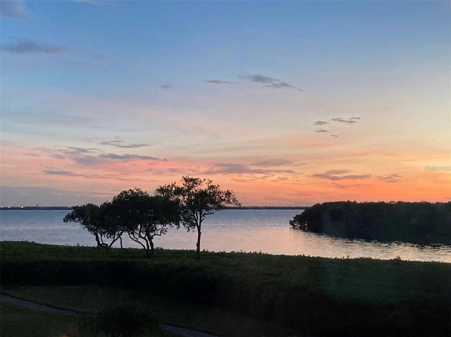 For Sale $800,000 • Co-Listing Agent