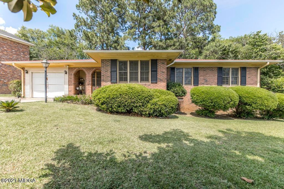 2589 Hyde Park Rd, Macon, GA 31211 - photo 1