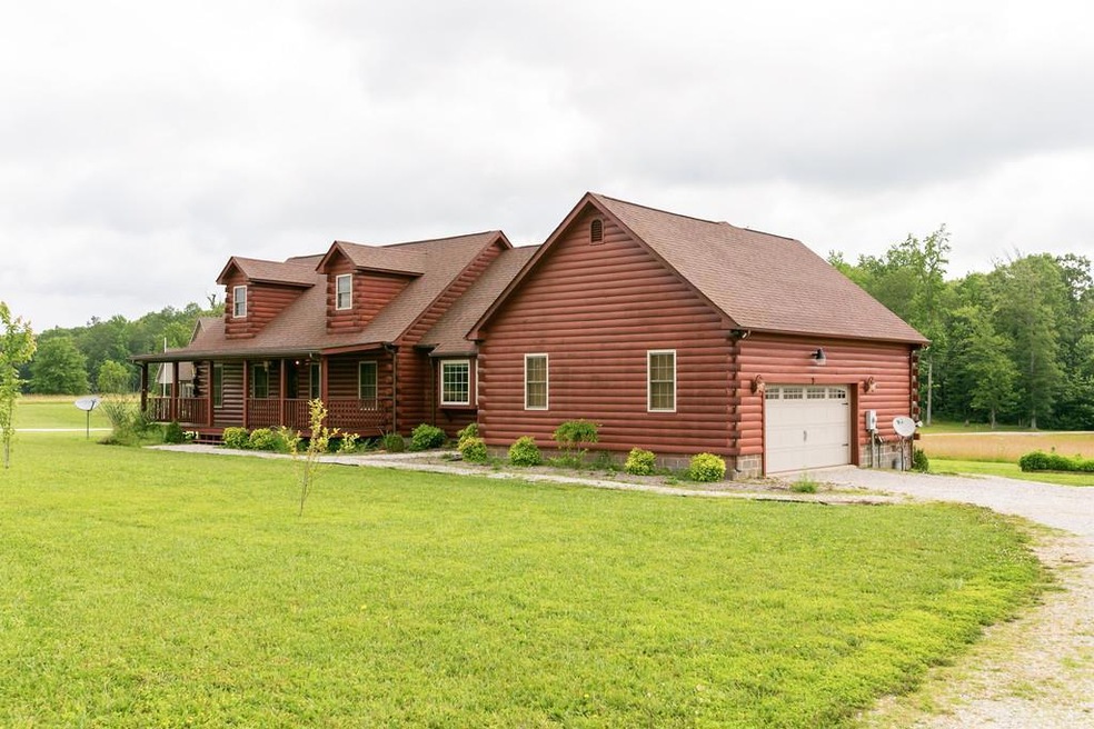 Well constructed log home in a peaceful country setting... Wildlife abounds, great neighbors and a cozy home.