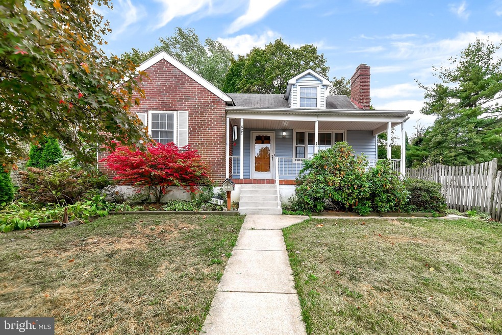 621 Woodsdale Rd, Catonsville, MD 21228 - photo 1