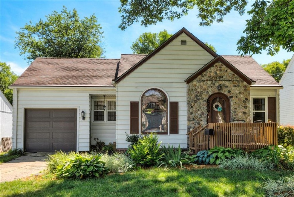 2409 47th St, Des Moines, IA 50310 - photo 1