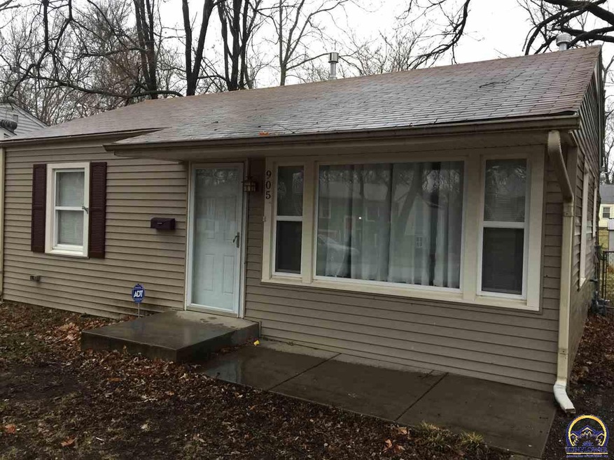 905 SW Watson Ave, Topeka, KS 66606 - photo 1