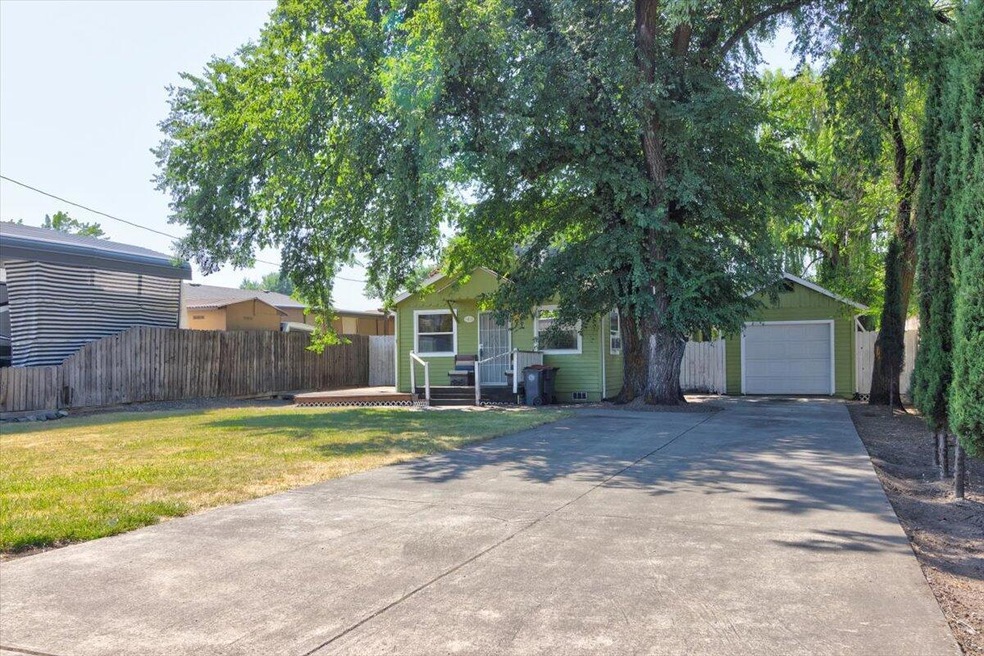 1410 Hilton Rd, Medford, OR 97504 - photo 1