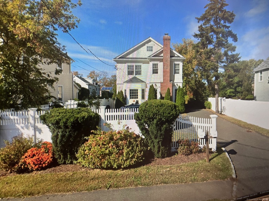 904 Oldfield Rd unit 904, Fairfield, CT 06824 - photo 1