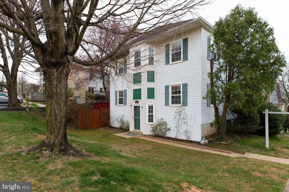 3015 Hickory Grove Ct, Fairfax, VA 22031 - photo 1