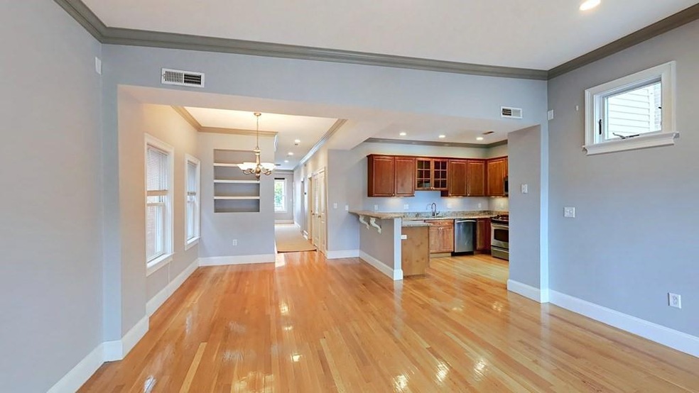 Sold $992,000 • Co-Listing Agent