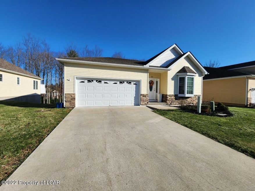 54 Green Briar Dr, Dallas, PA 18612 - photo 1